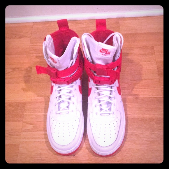 Nike Air Force 1 - Picture 1 of 6